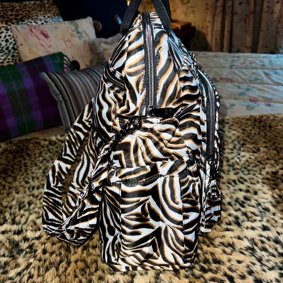 Lug - Sonata Convertible Tote    NWOT'S     Zebra Sand - Picture 4 of 15